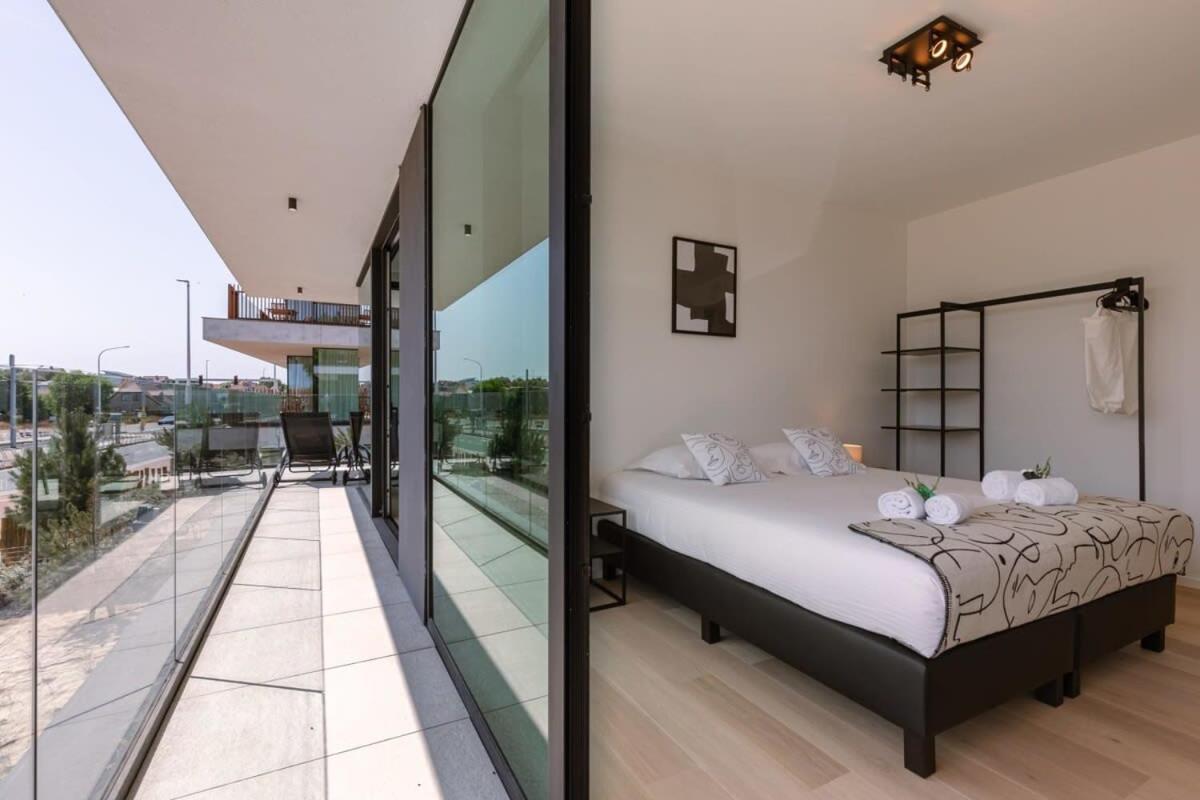New, Luxurious And Modern Apartment With Private Parking Koksijde Luaran gambar
