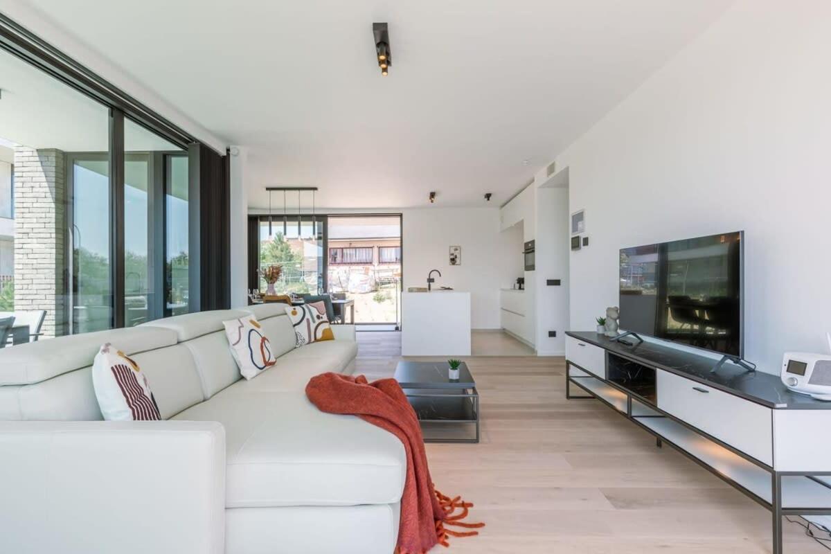 New, Luxurious And Modern Apartment With Private Parking Koksijde Luaran gambar