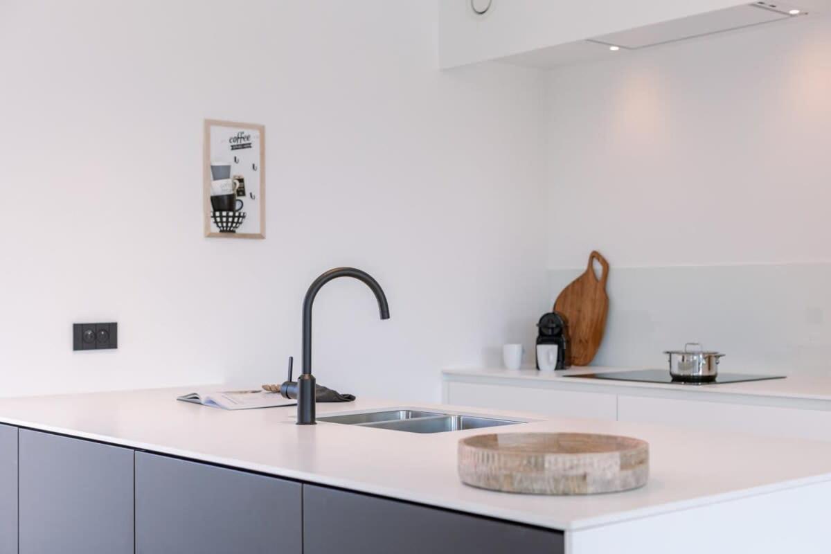 New, Luxurious And Modern Apartment With Private Parking Koksijde Luaran gambar