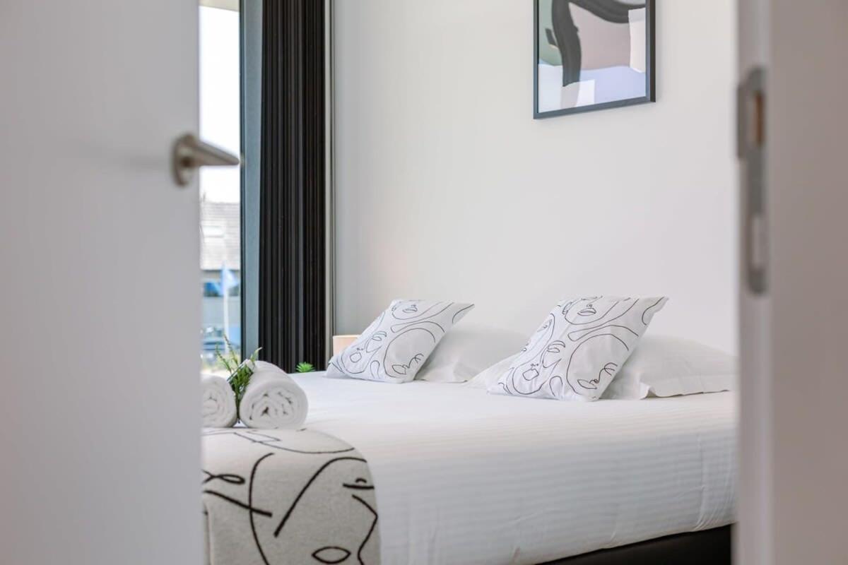 New, Luxurious And Modern Apartment With Private Parking Koksijde Luaran gambar