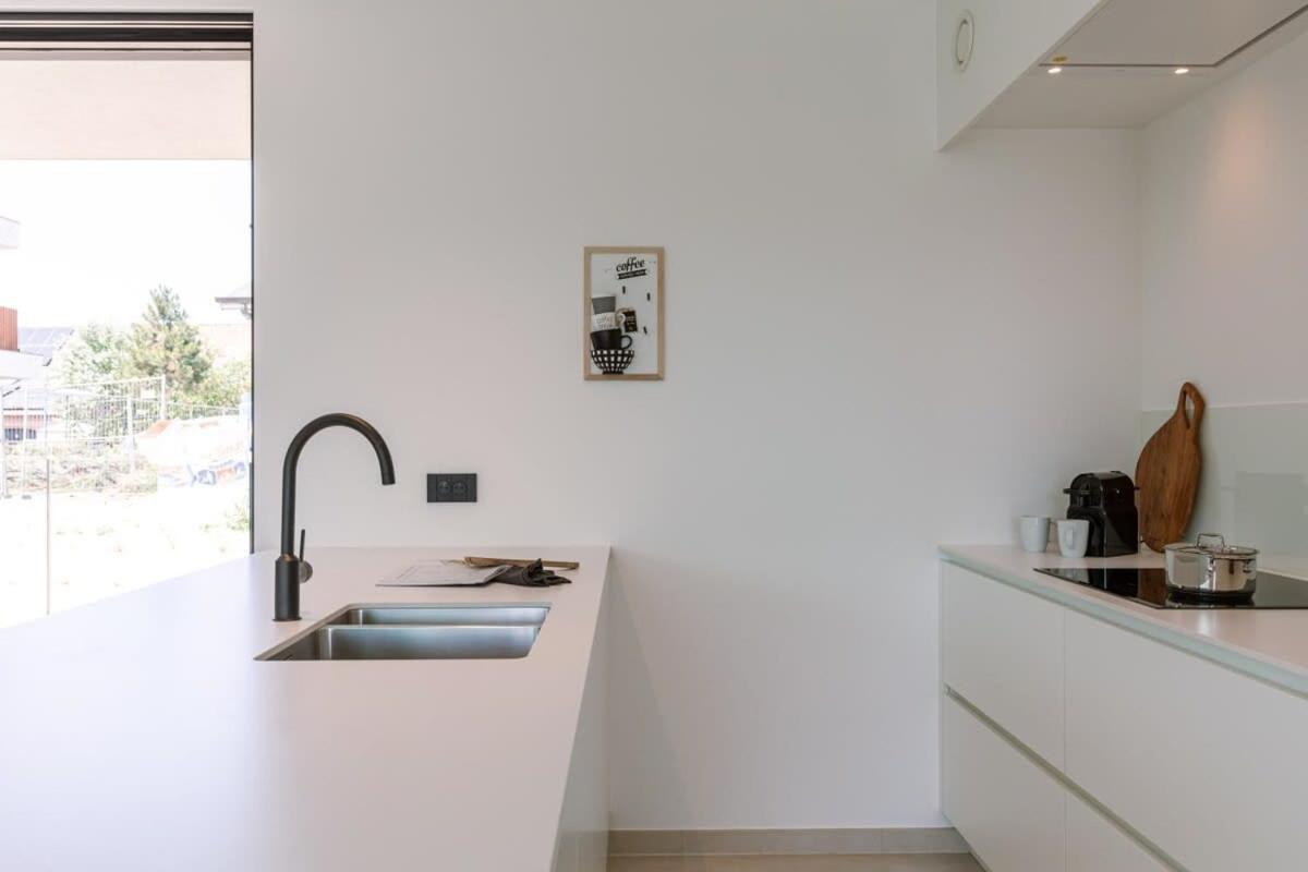 New, Luxurious And Modern Apartment With Private Parking Koksijde Luaran gambar