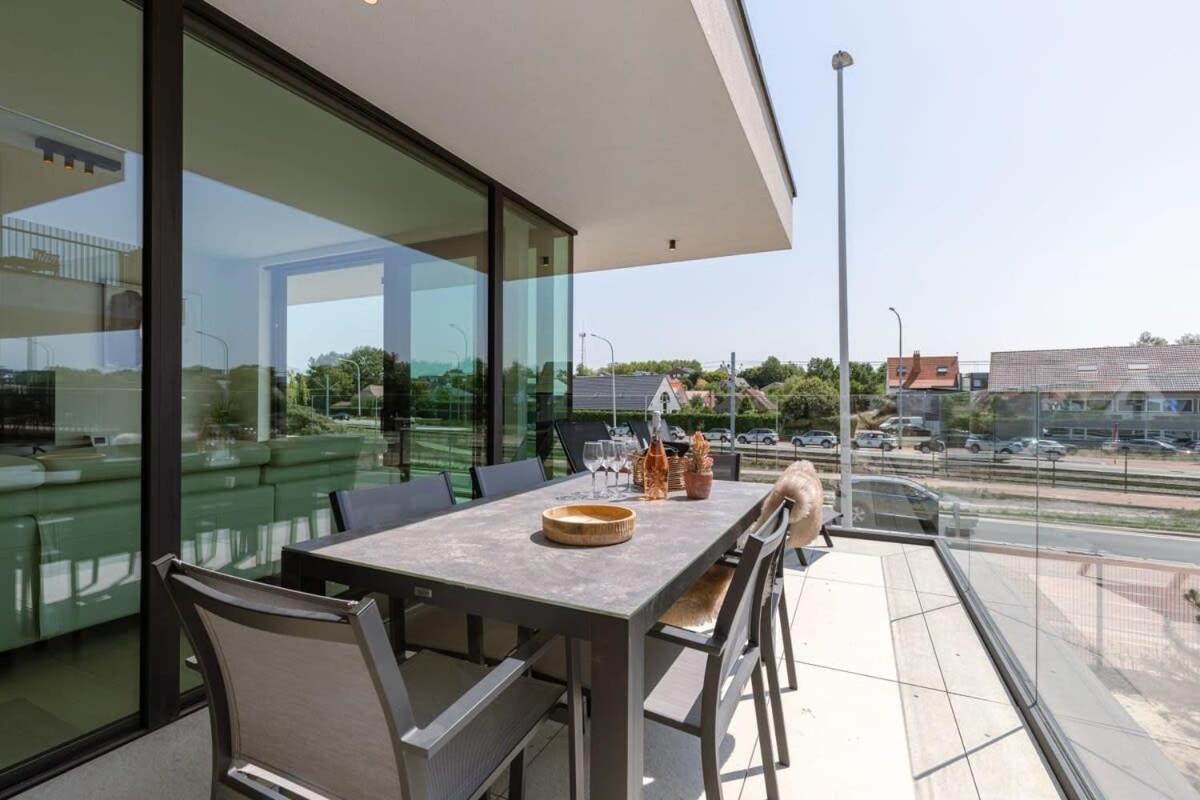 New, Luxurious And Modern Apartment With Private Parking Koksijde Luaran gambar