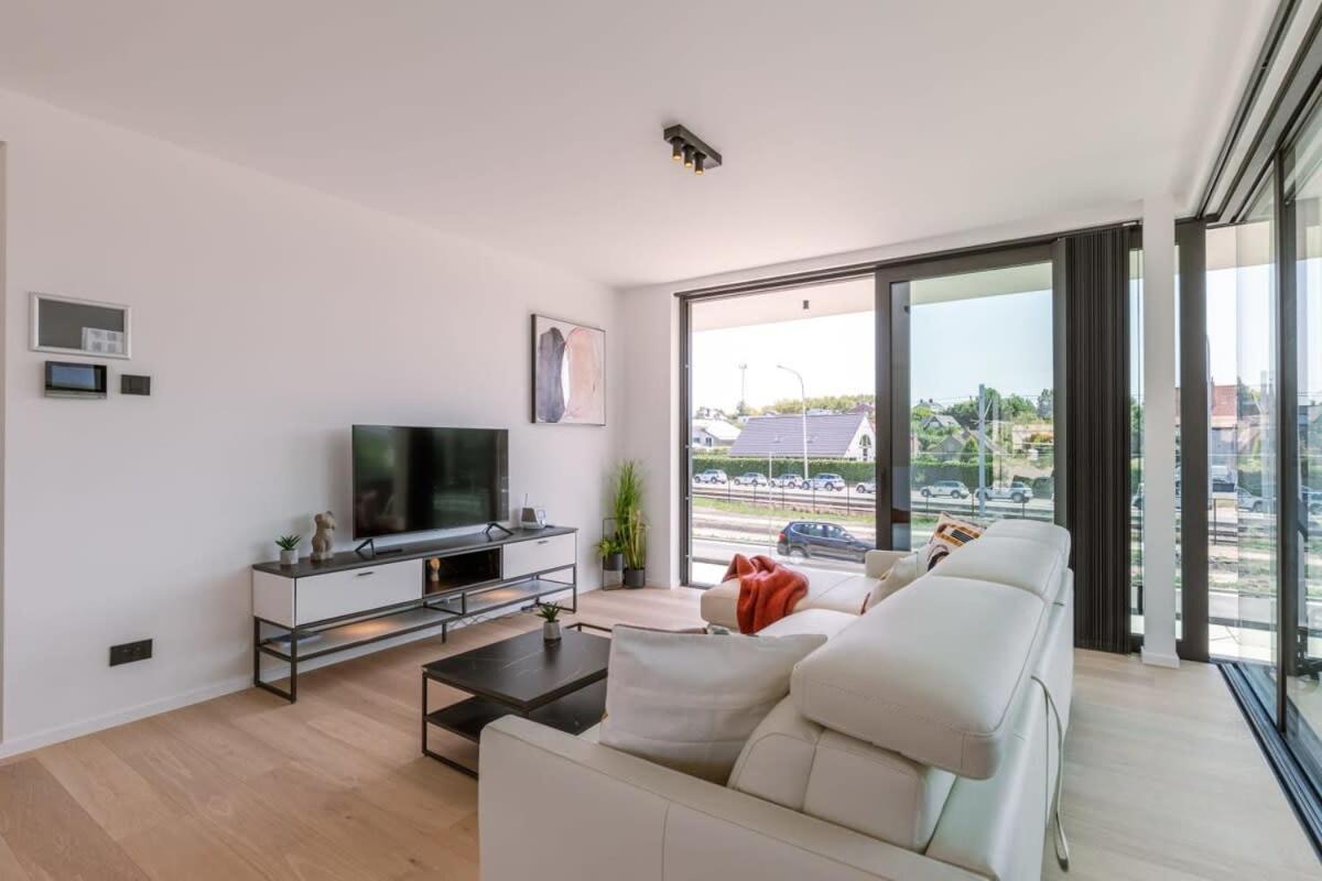 New, Luxurious And Modern Apartment With Private Parking Koksijde Luaran gambar