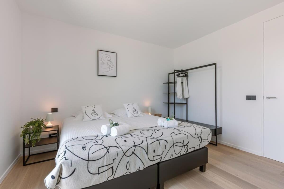 New, Luxurious And Modern Apartment With Private Parking Koksijde Luaran gambar