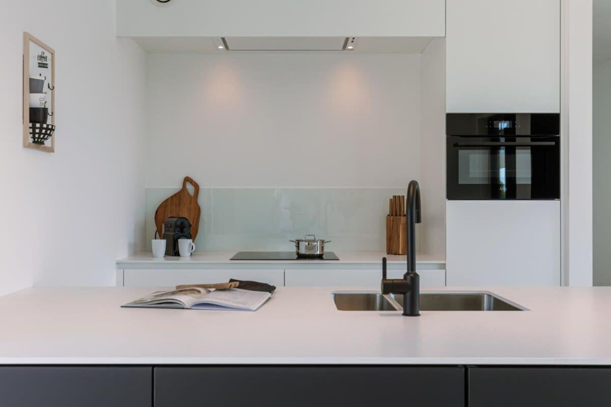 New, Luxurious And Modern Apartment With Private Parking Koksijde Luaran gambar