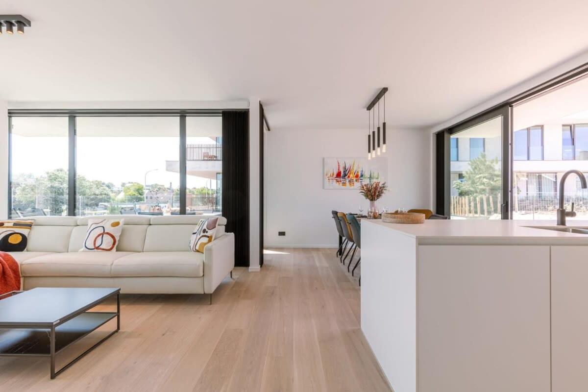 New, Luxurious And Modern Apartment With Private Parking Koksijde Luaran gambar