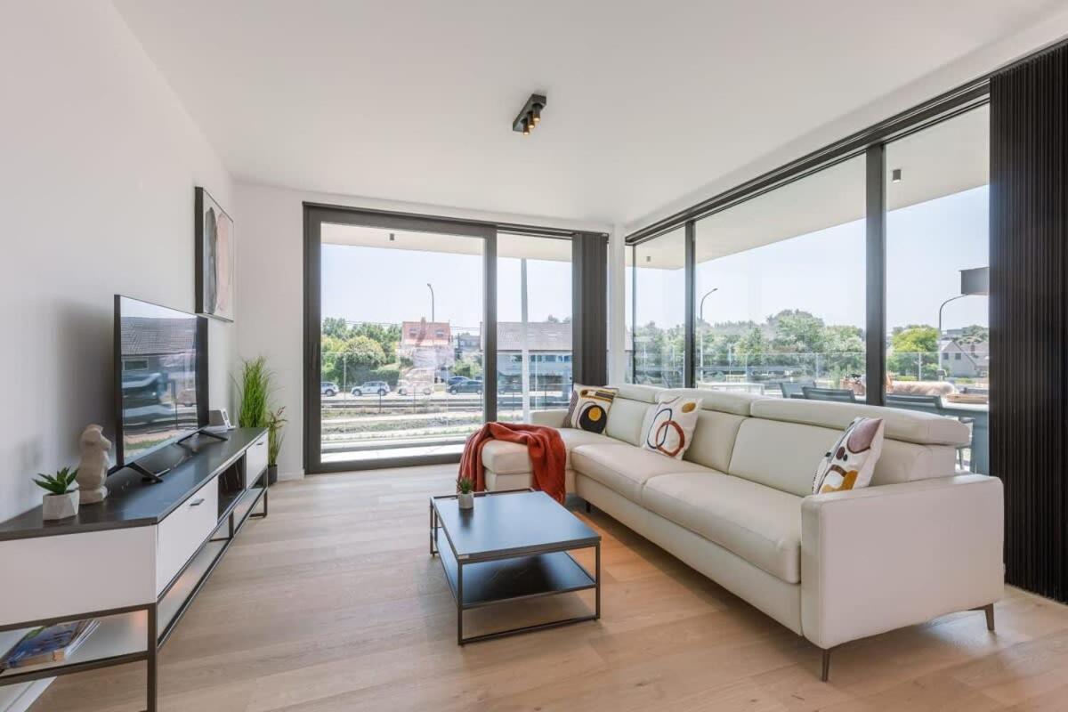 New, Luxurious And Modern Apartment With Private Parking Koksijde Luaran gambar